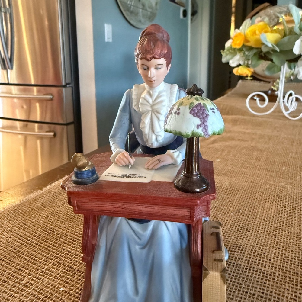 Avon Albee Award Figurine Base